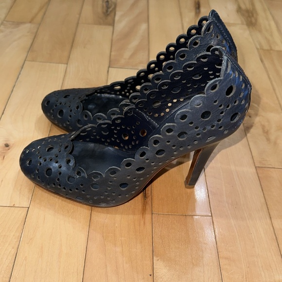 Tory Burch Leather Verity Navy Blue Heels - Picture 4 of 10